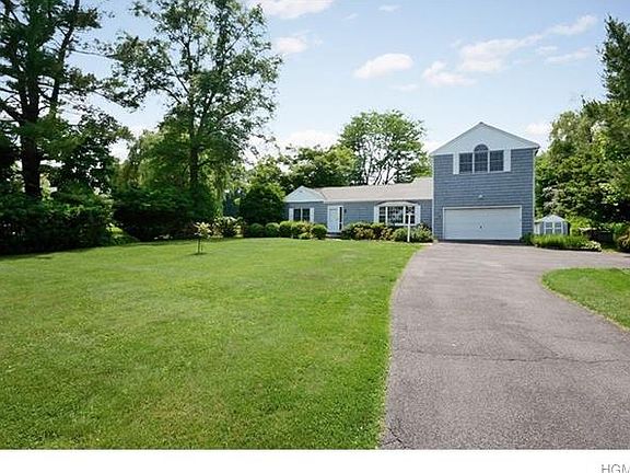 2nd image of 34 Hickory Ln