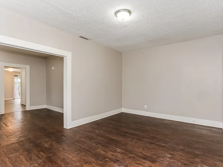 914 Allison St — Photo 4