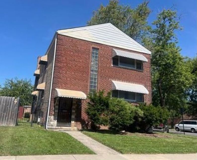 2nd image of 5100 W Quincy St