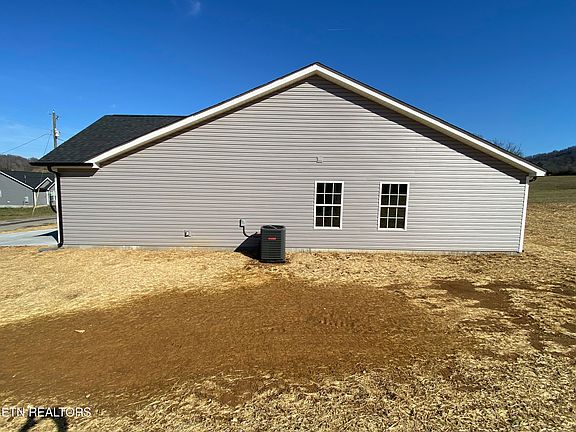 3rd image of 109 Willow Grace Ln
