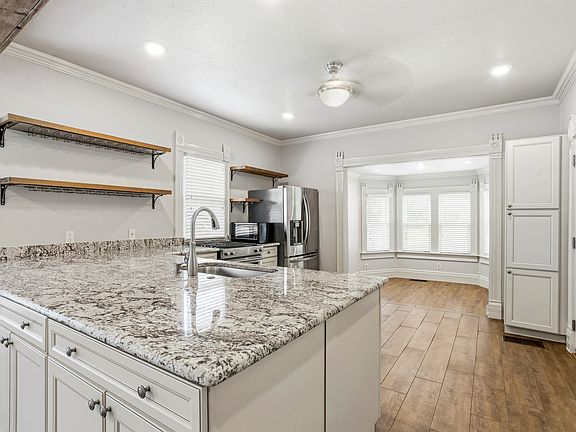 5th image of 303 S Parvin St