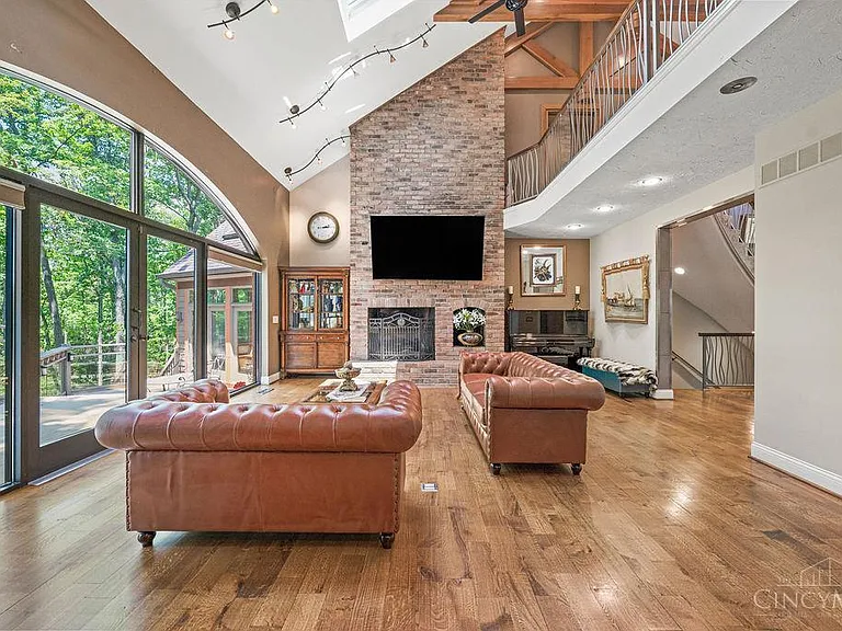 7883 Chestershire Dr — Photo 10