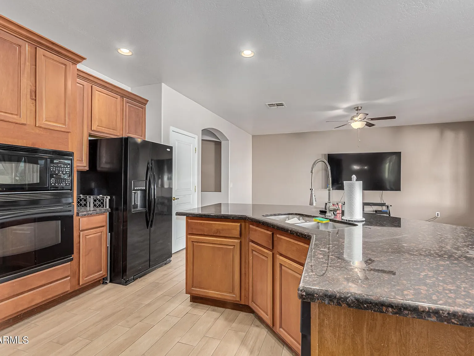1 bed, 3.0 bath, 2404 sqft, $740 — Photo 4