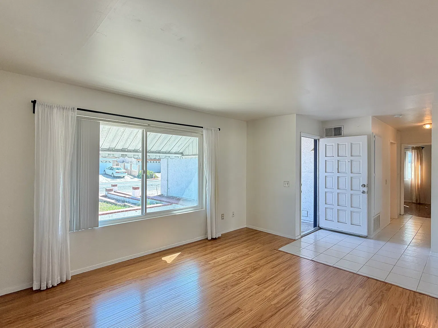 3 bed, 1398 sqft, $3,948 — Photo 4