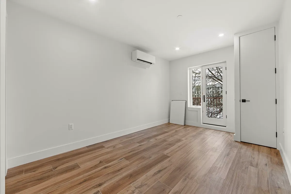 Building Photo - 940 New York Ave #3C