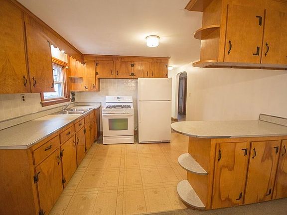 5th image of 377 Nichols St