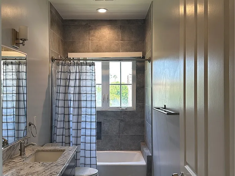 683 N 1st Ave #A — Photo 11