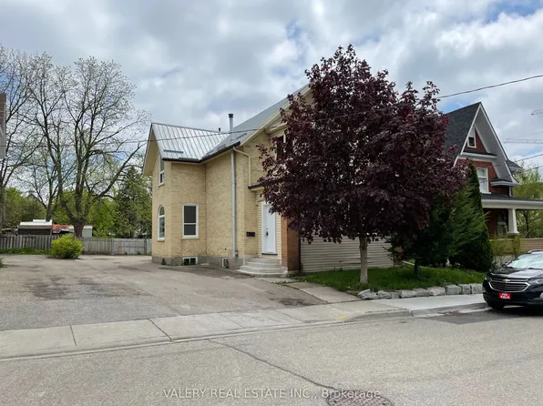 49 Madison Ave N, Kitchener, ON N2H 2Z5