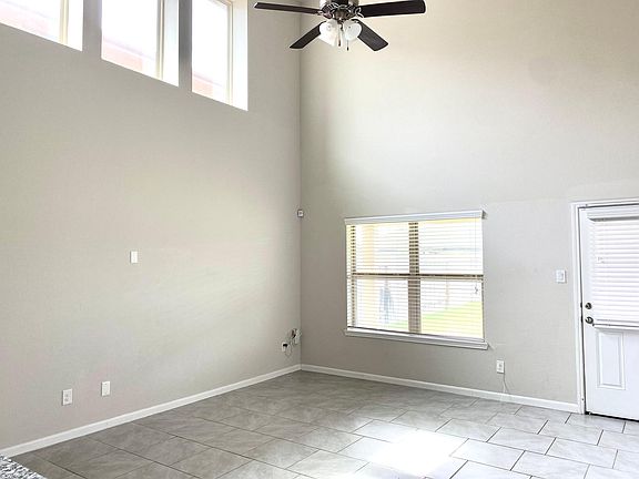 5th image of 2107 Bravos Manor Ln