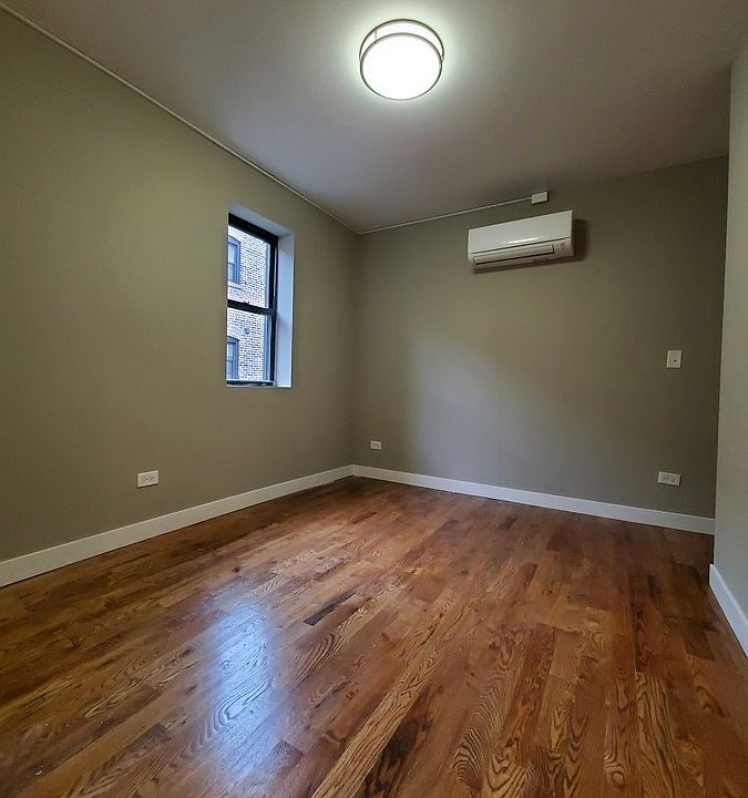 2nd image of 4625 S Michigan Ave #108
