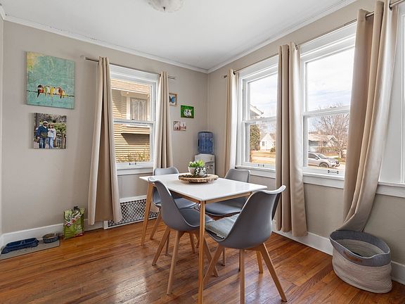 4th image of 905 & 907 Clark St