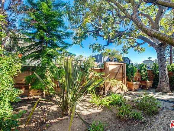 4th image of 1548 Cabrillo Ave