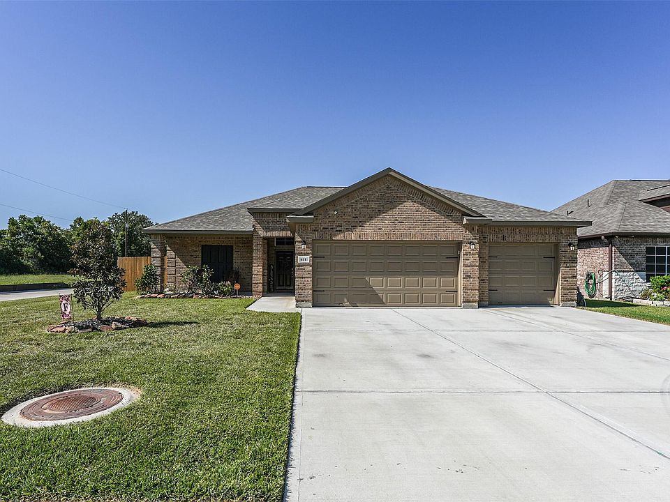 1st image of 411 Pebble Dr