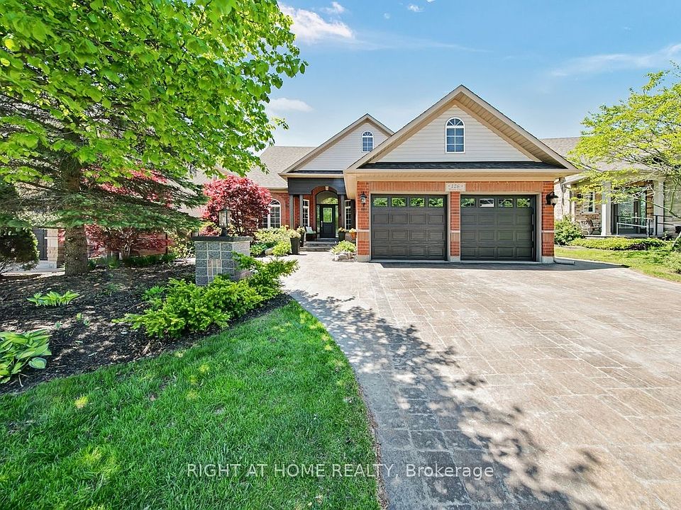 1st image of 126 Moore Cres