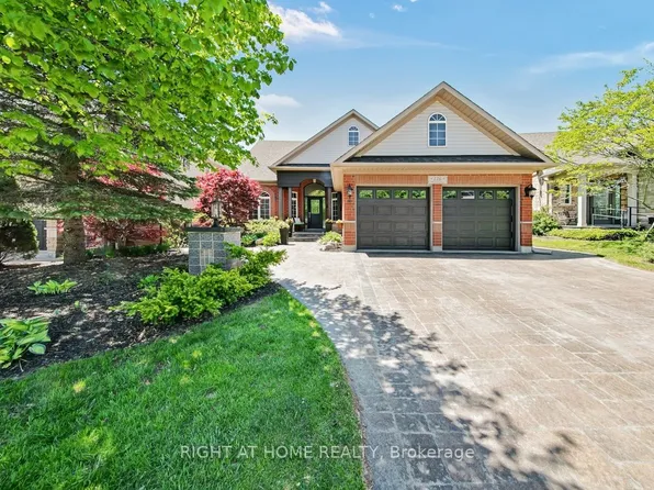 126 Moore Cres, Hamilton, ON L9G 4Z8