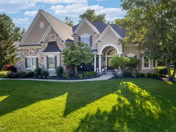 7584 Royal Portrush Dr, Solon, OH 44139