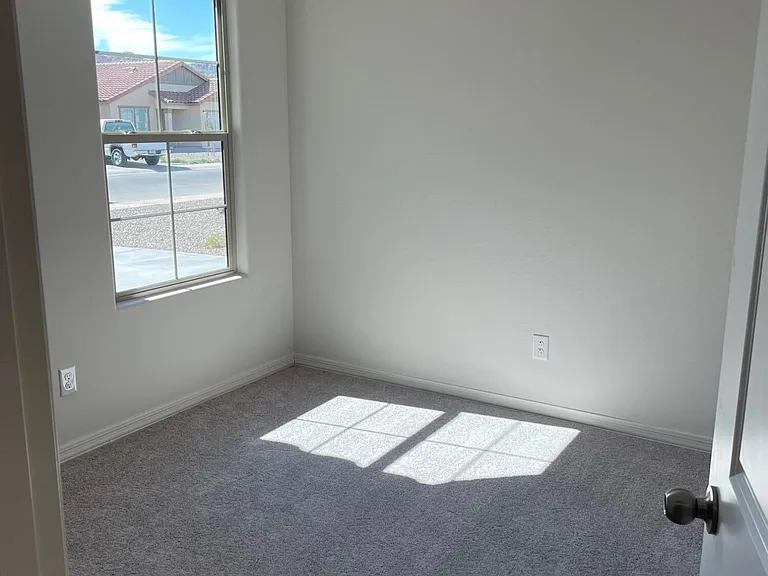 2062 E Julian Dr — Photo 10