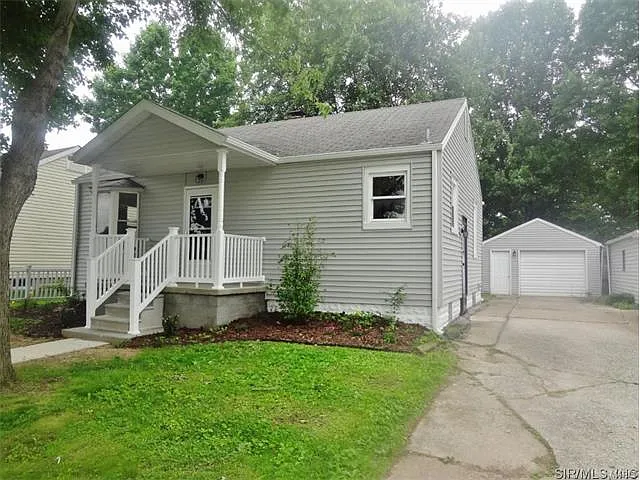 218 Reller St photo 1
