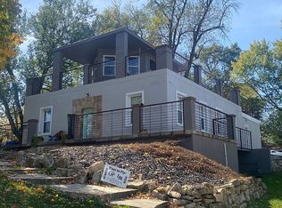 302 S Leonard St, Liberty, MO 64068