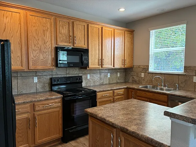 2312 N Xenia St — Photo 17