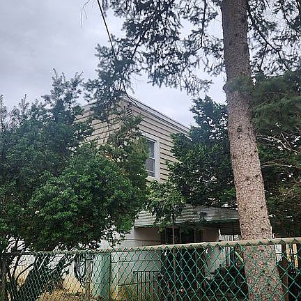3rd image of 406 Avon Pl
