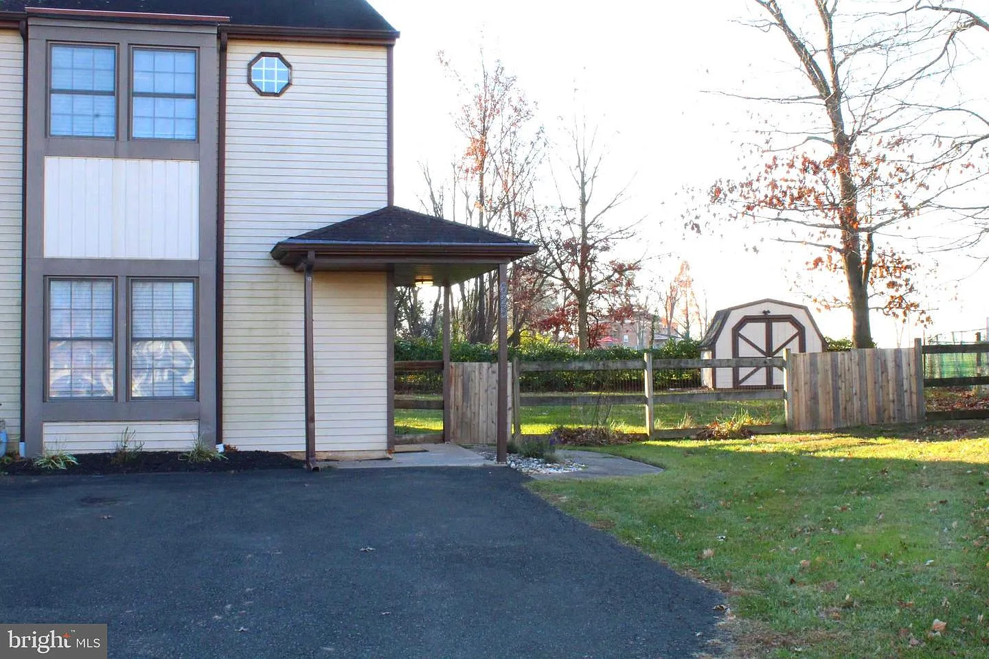 625 Chaucer Ct photo 1