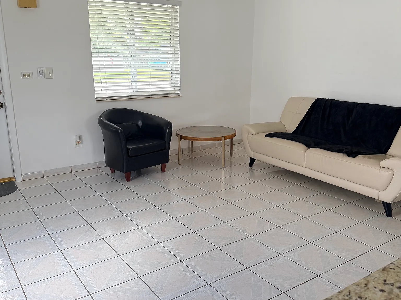 3 bed, 1050 sqft, $2,600 — Photo 3