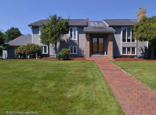 76 W River Pkwy, North Providence, RI 02904