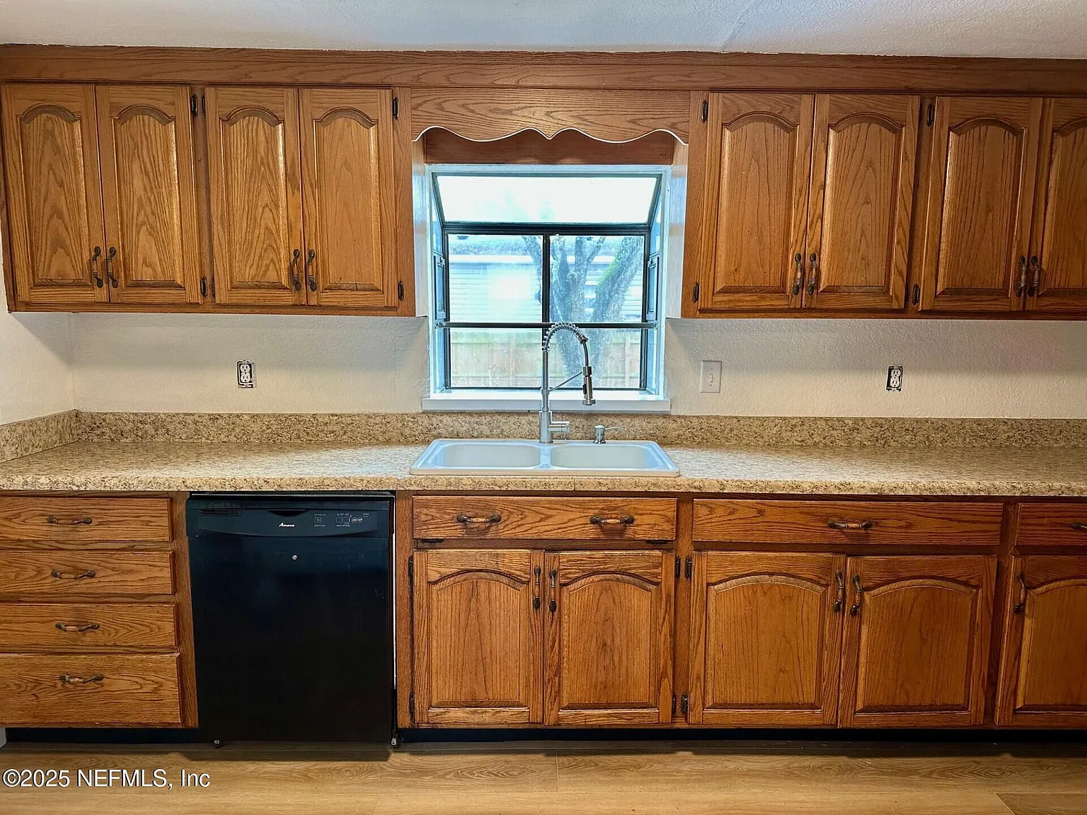 4 bed, 2.0 bath, 1415 sqft, $1,750 — Photo 3