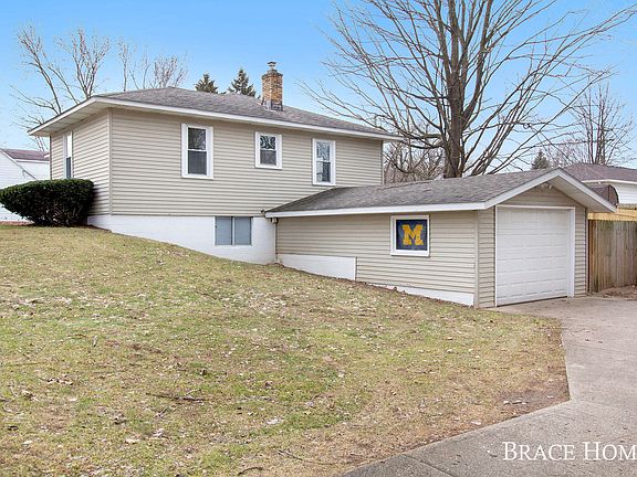 2nd image of 4243 Hunsberger Ave NE