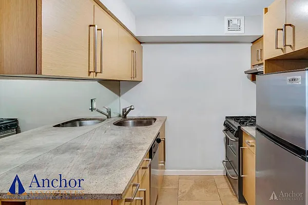 Rented by Anchor Associates | media 2