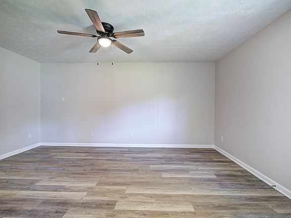 4th image of 1 Briarwood Ln
