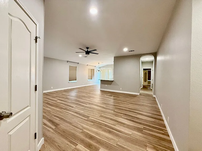1310 Bobcat Pass — Photo 4