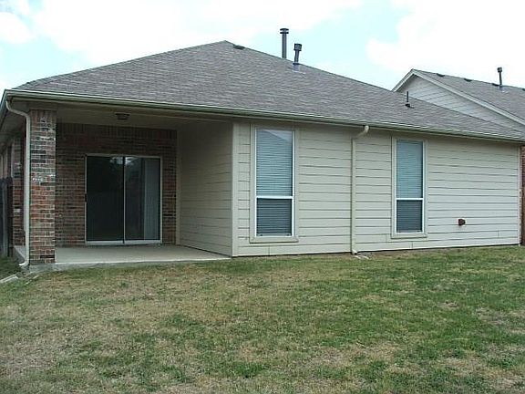 5th image of 2704 Evening Shade Dr