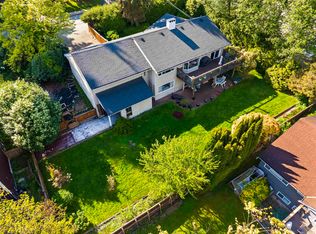 998 Fairway Dr, North Vancouver, BC V7G1L8