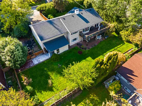 998 Fairway Dr, North Vancouver, BC V7G 1L8