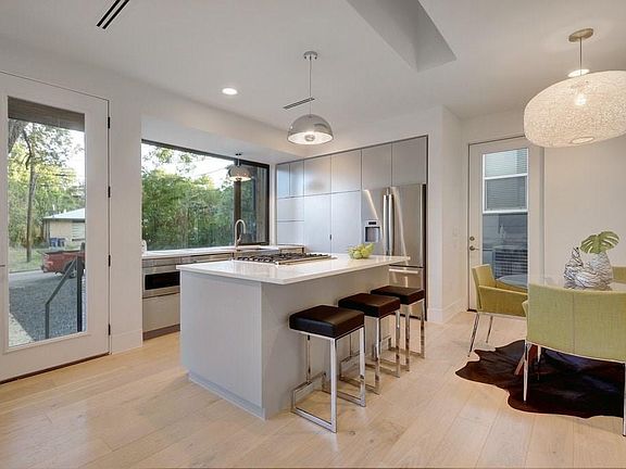 5th image of 1114 Mariposa Dr #B