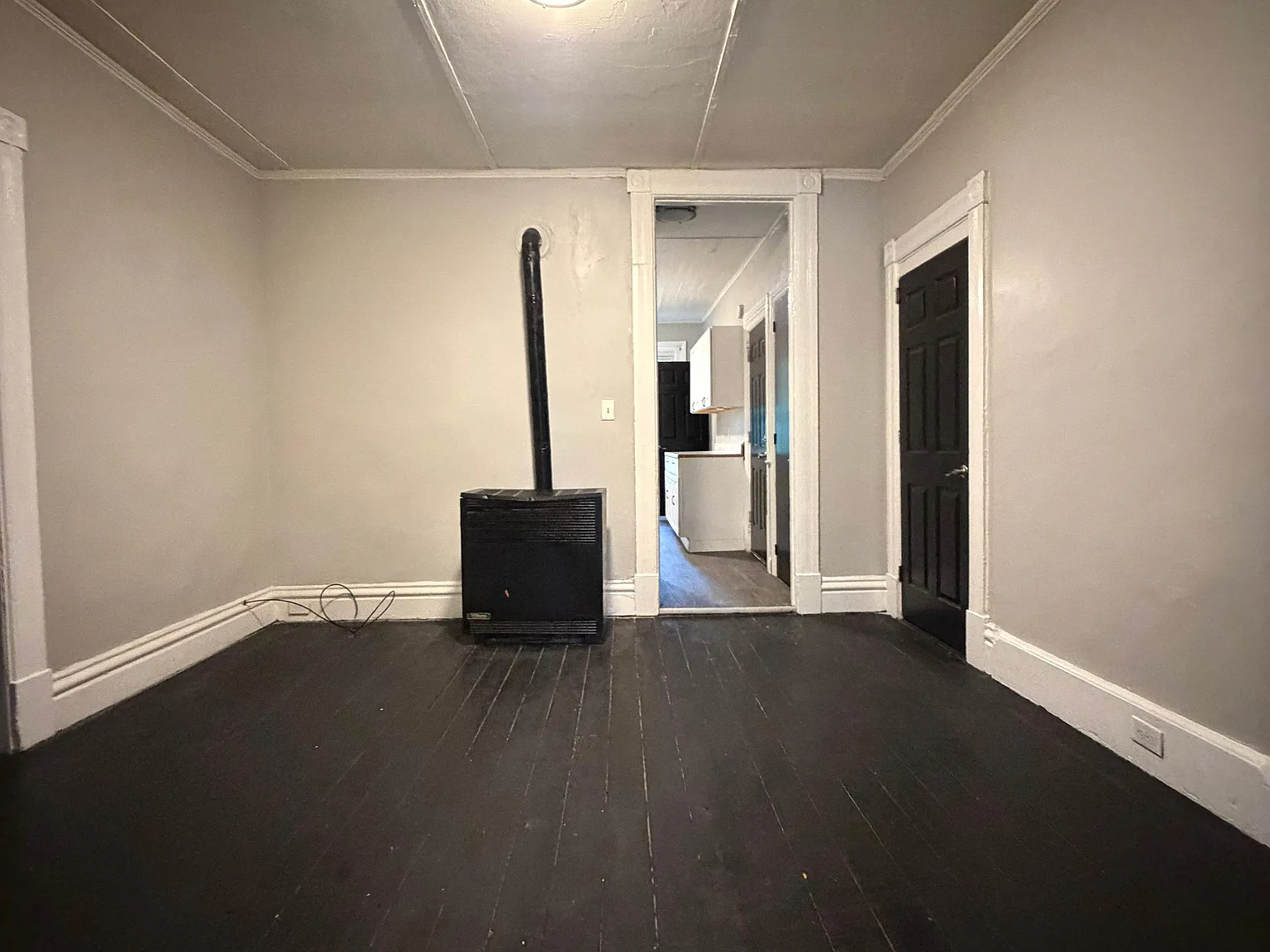 3 bed, 1000 sqft, $1,450 — Photo 3