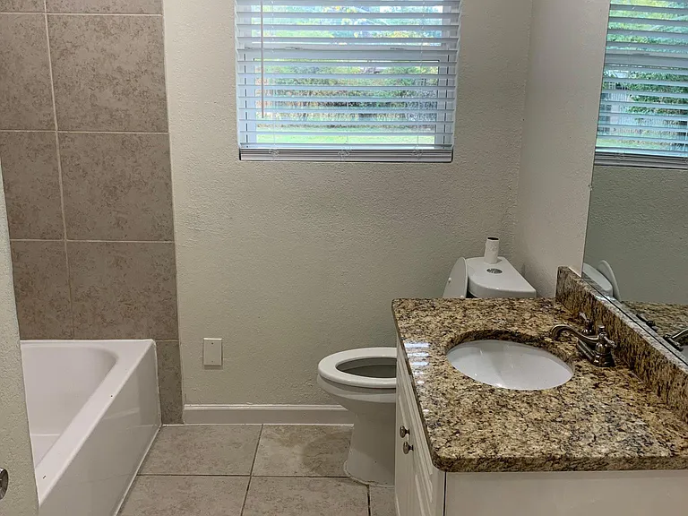 6912 Heritage Ln — Photo 7