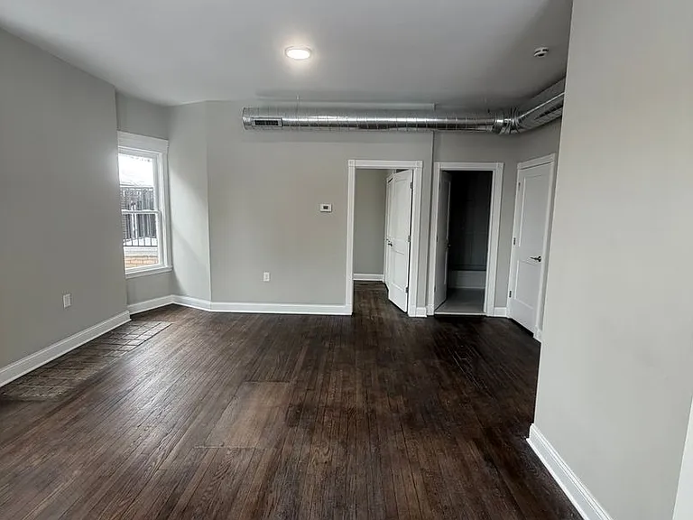 445 E Grand Blvd — Photo 17