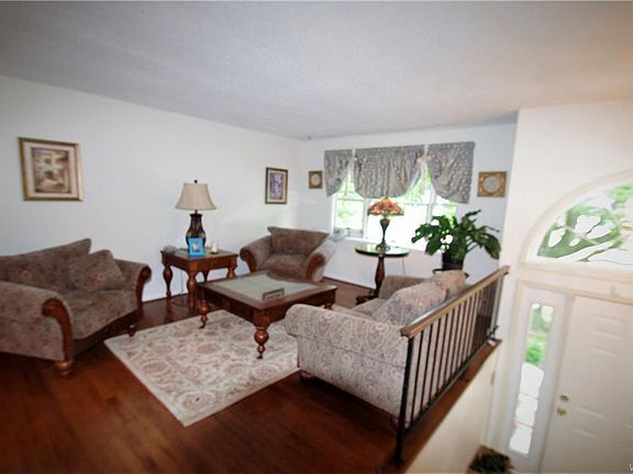 2nd image of 1314 Peppertree Dr