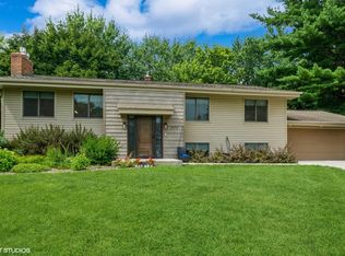 2775 Iona Cir, Roseville, MN 55113