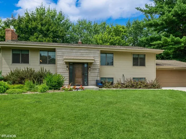 2775 Iona Cir, Roseville, MN 55113