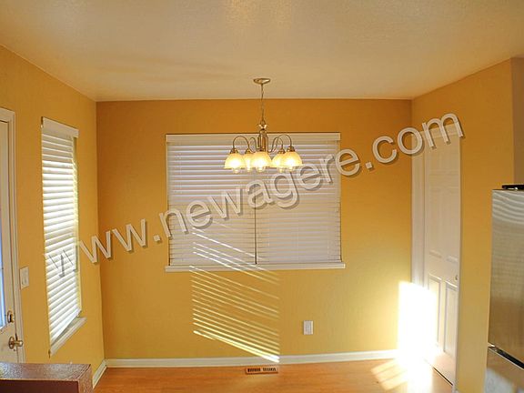 5th image of 460 W 4th Ave