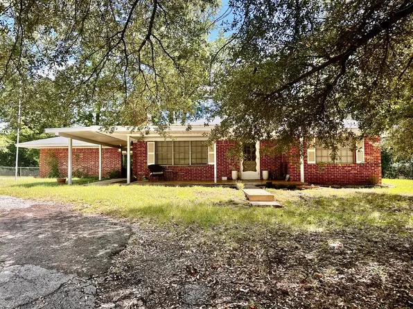 426 W Point Tap Rd, Palestine, TX 75803