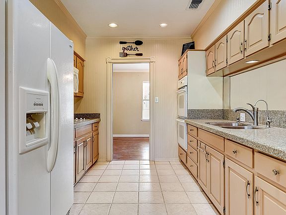 3rd image of 307 Antler Dr