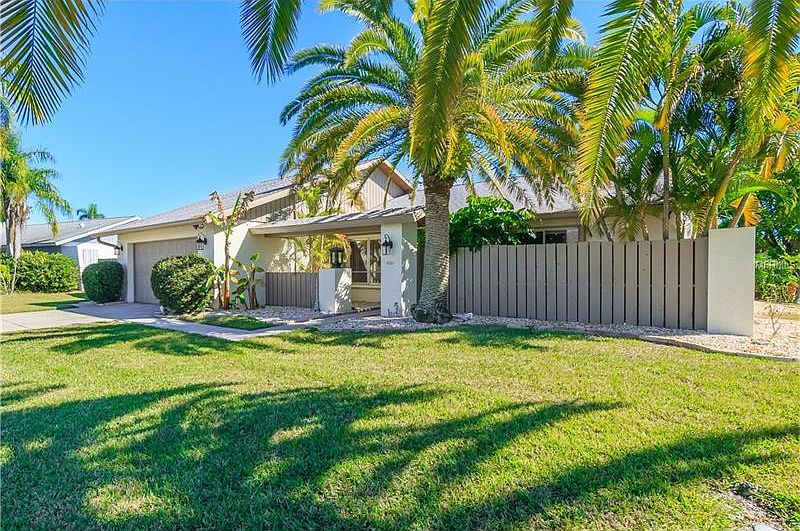 1st image of 6561 Waterford Cir