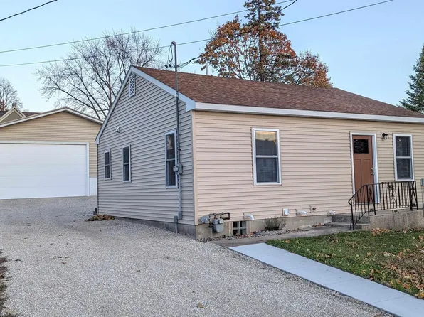 405 1st St NE, Waukon, IA 52172