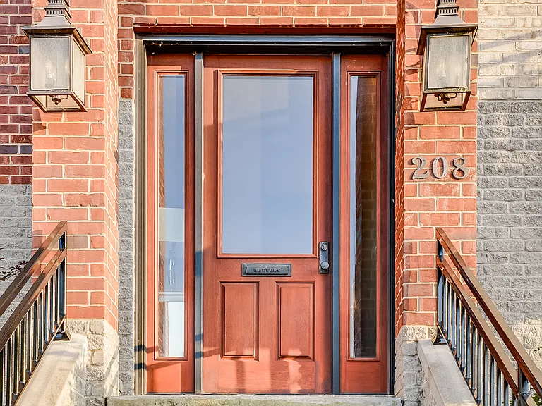 208 SE A St — Photo 25