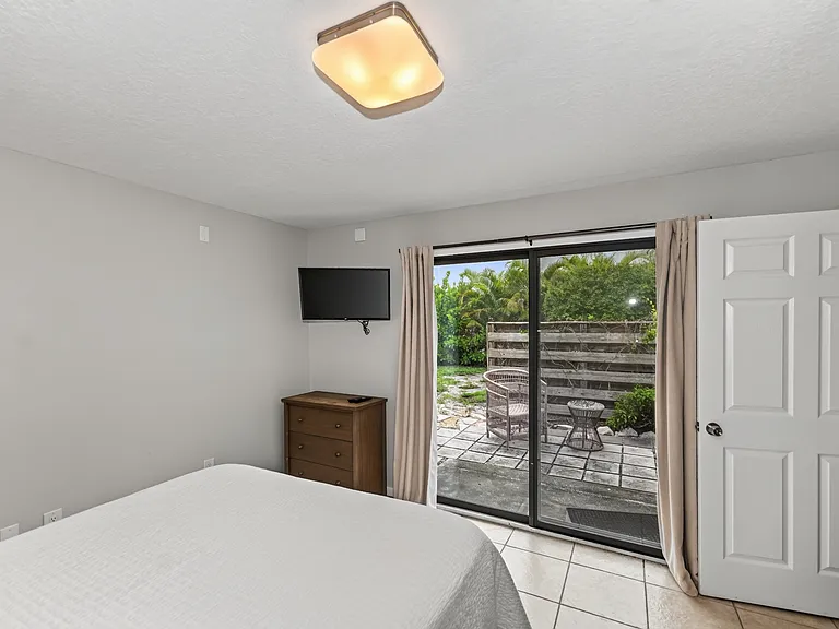 2475 Alameda Ave #B — Photo 17